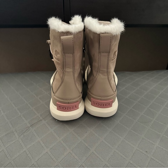 NWT Sorel Explorer II Joan Faux Fur boots - Picture 6 of 7